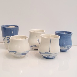 Porselenskopp m/lys, håndstøpt kopp og håndstøpt lys Blå m/hvit dekor, 