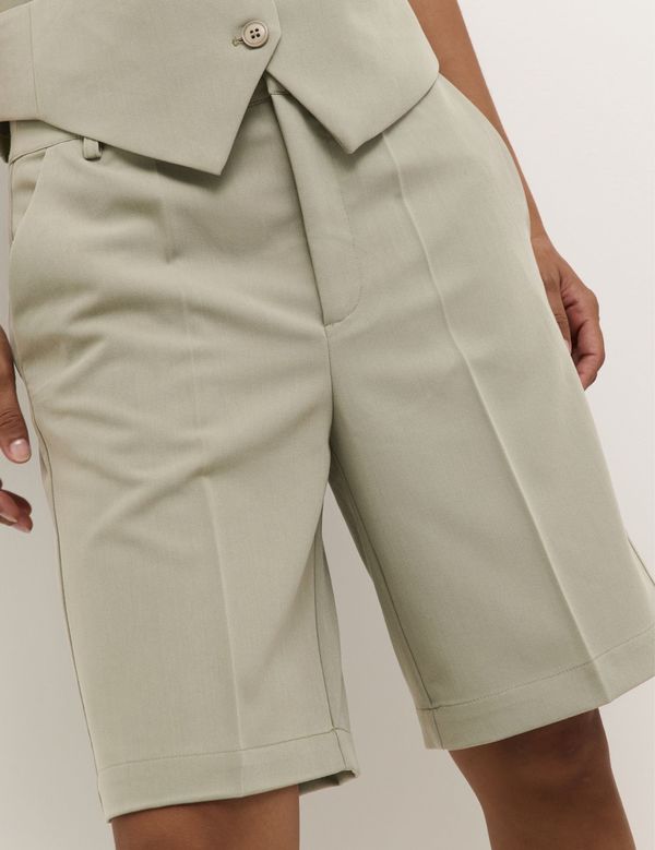 Sakura Zipper Shorts VETIVER - Kaffe Clothing