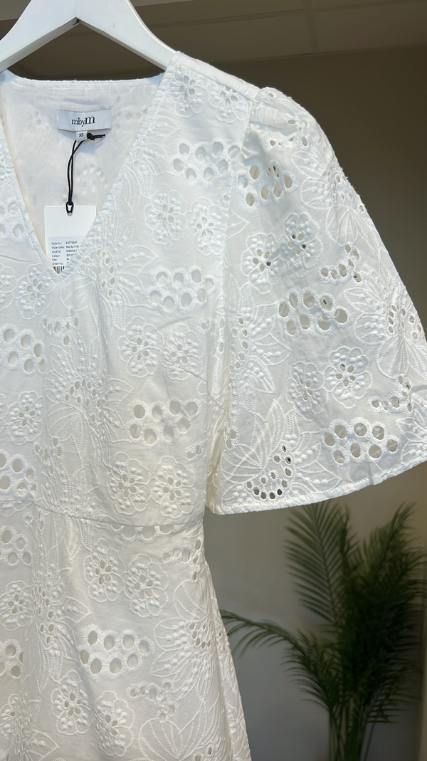 Melika Dress Hvit - Mbym